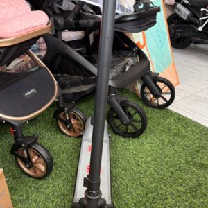 Patineta Eléctrica para Niños con Luces LED y Pantalla Digital